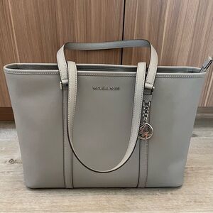 ❌SOLD❌ Michael Kors Sady Ash Gray Tote Purse Handbag